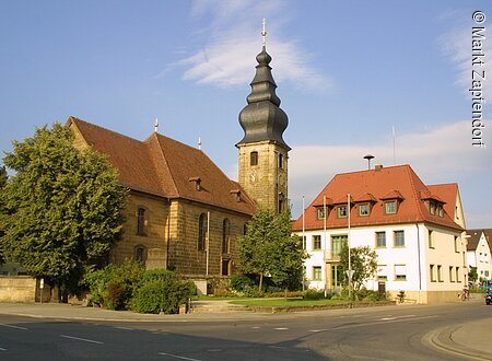 Kirche und Rathaus (Zapfendorf, Obermain.Jura)