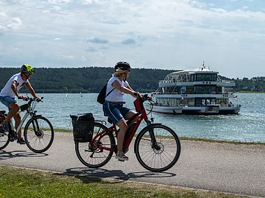 Radeln entlang der Seen - Trimaran am Großen Brombachsee (Fränkisches Seenland)