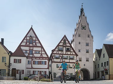 Moserhäuser & Oberer Torturm (Monheim, Naturpark Altmühltal)